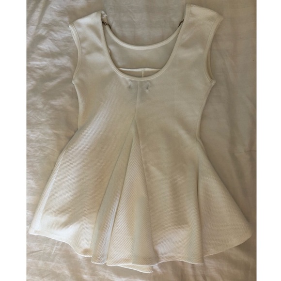 Peplum sleeveless top with removable necklace - Picture 2 of 3